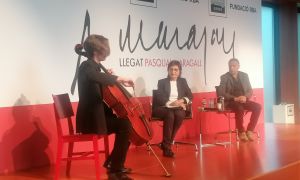 Dialogue with historian Orlando Figes at the annual conference of the Catalunya Europa Foundation